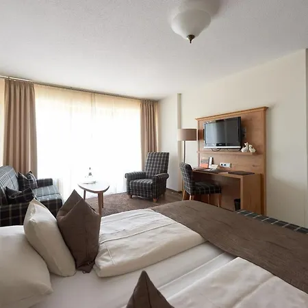 フェッツァース ラントホテル 4*