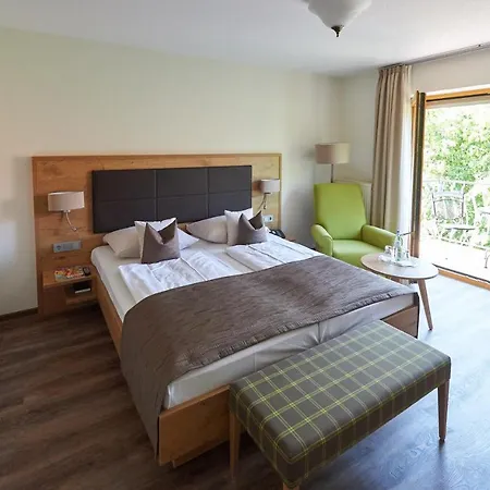 フェッツァース ラントホテル 4*